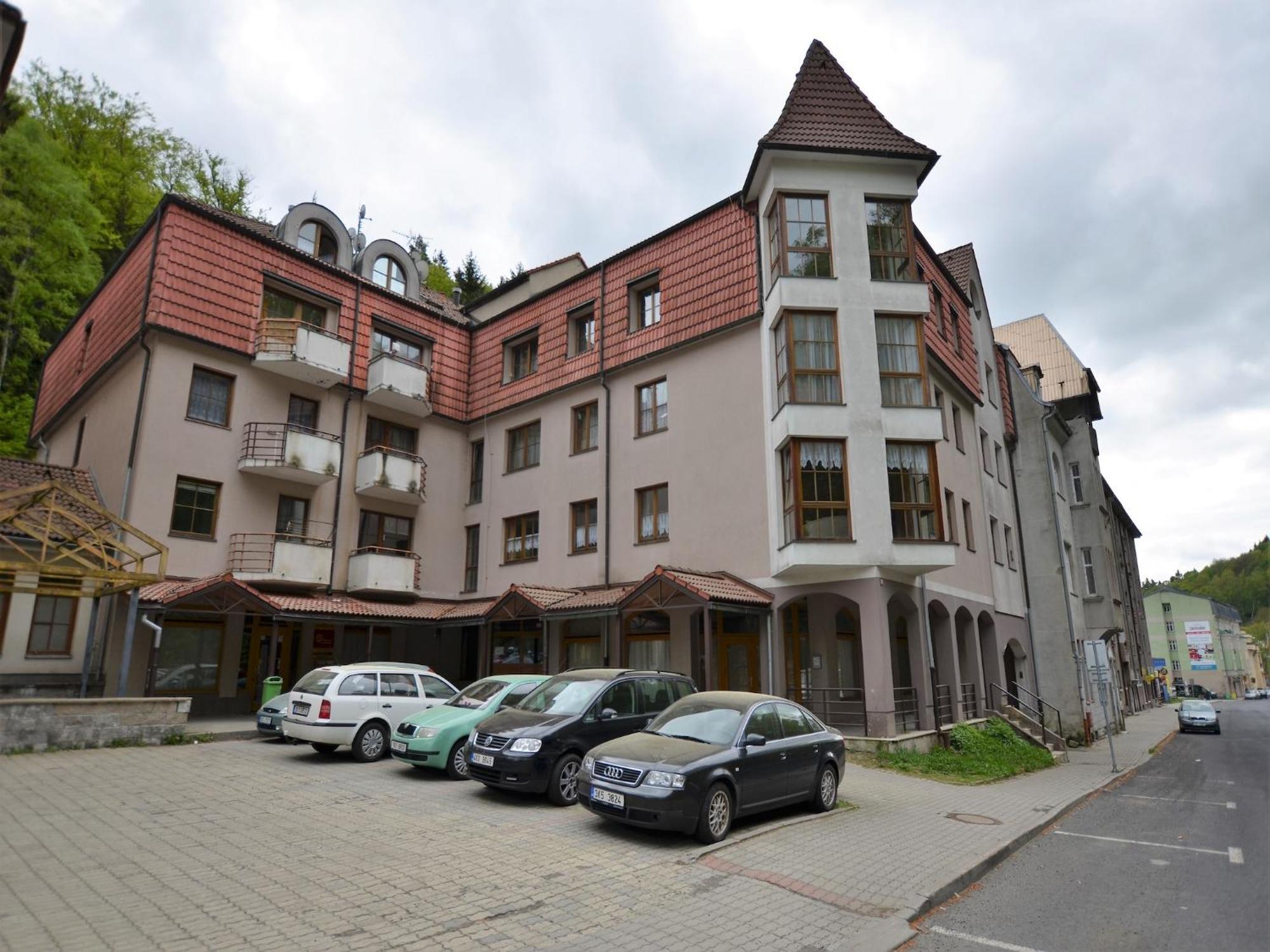 Snug Apartment In Jachymov Near Ski Area Екстериор снимка